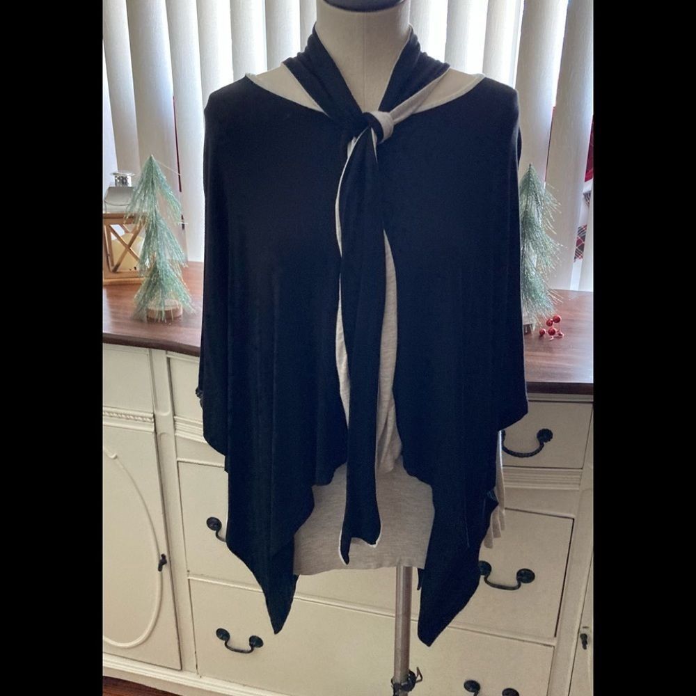 Capote Black & Gray Sweater Large